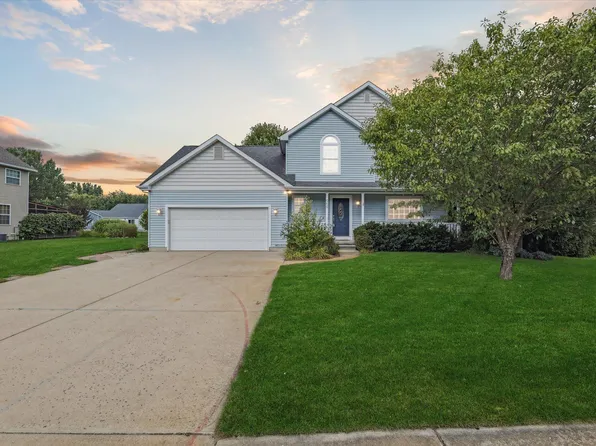 959 Menominee Dr, Howell, MI 48843
