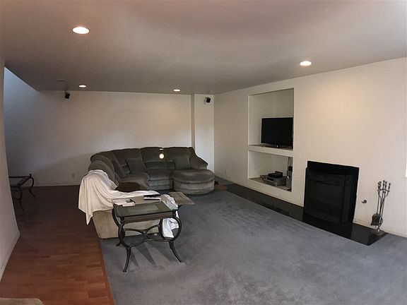 2nd image of 100 Las Flores Dr