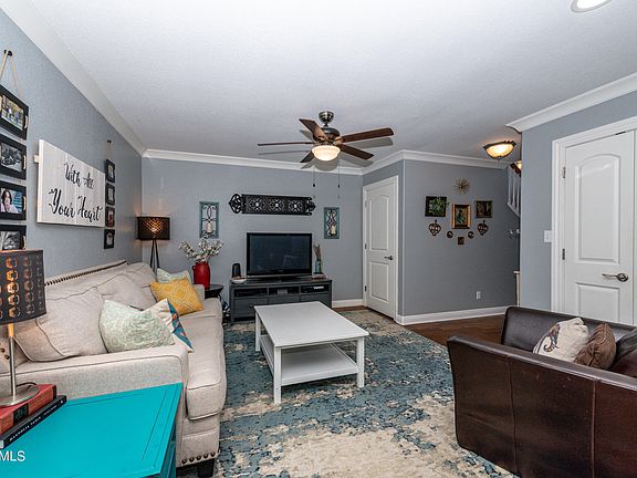 5th image of 1028 Lennox Cir
