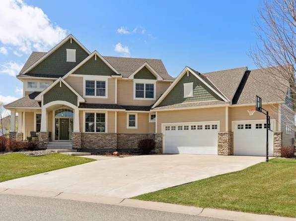 18 Crescent Ln, North Oaks, MN 55127