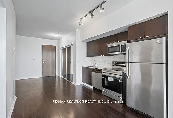 105 The Queensway #504 — Photo 12