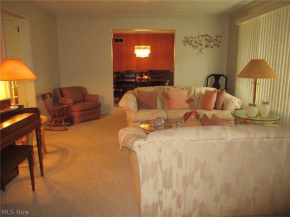 3rd image of 463 Arbor Cir