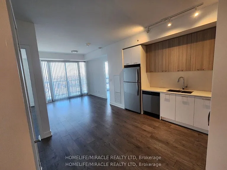 180 Veterans Dr #704 — Photo 4