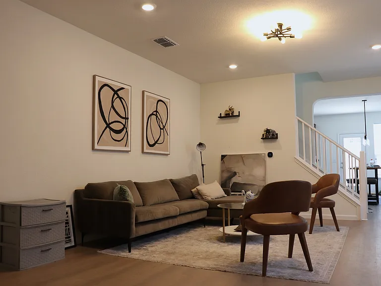 House Finch Dr — Photo 2