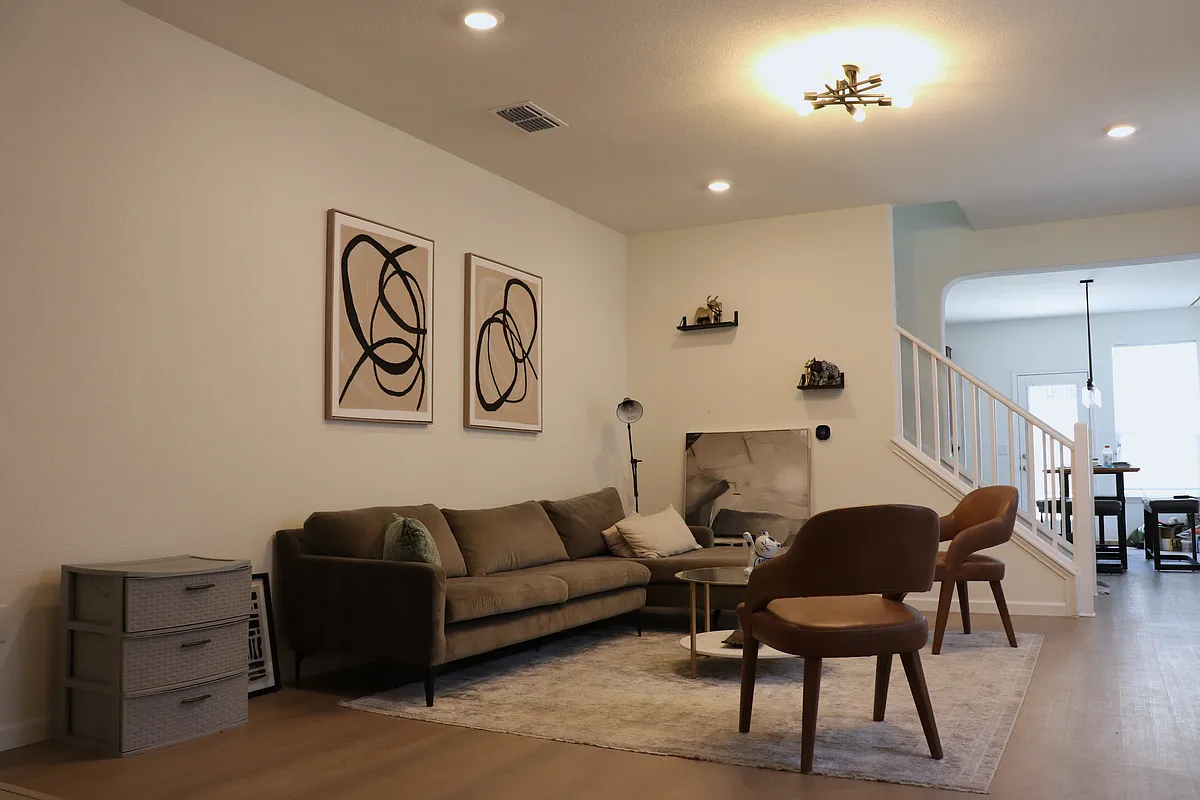 Building Photo - House Finch Dr