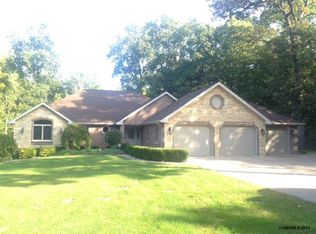 18030 Quail Dr, East Dubuque, IL 61025