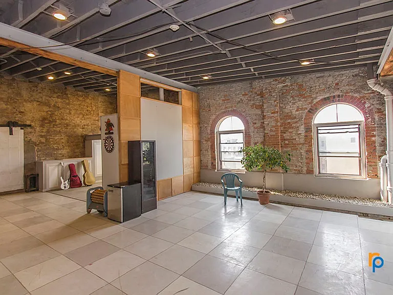 1622 Vine St — Photo 12