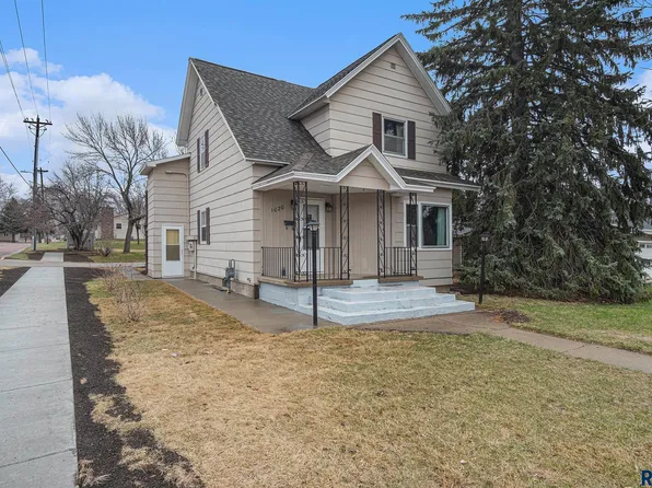 1020 NW 5th St, Madison, SD 57042