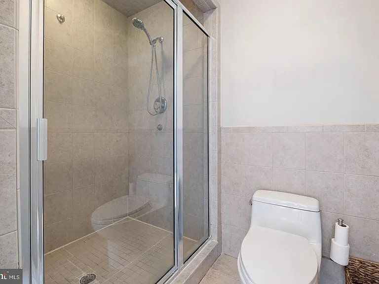 1419 Hamilton St — Photo 24