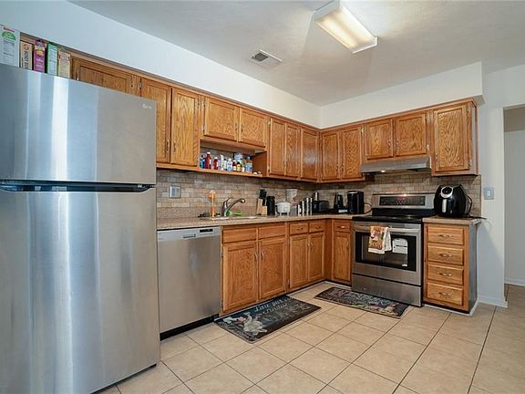4th image of 1084 Tall Oak Dr