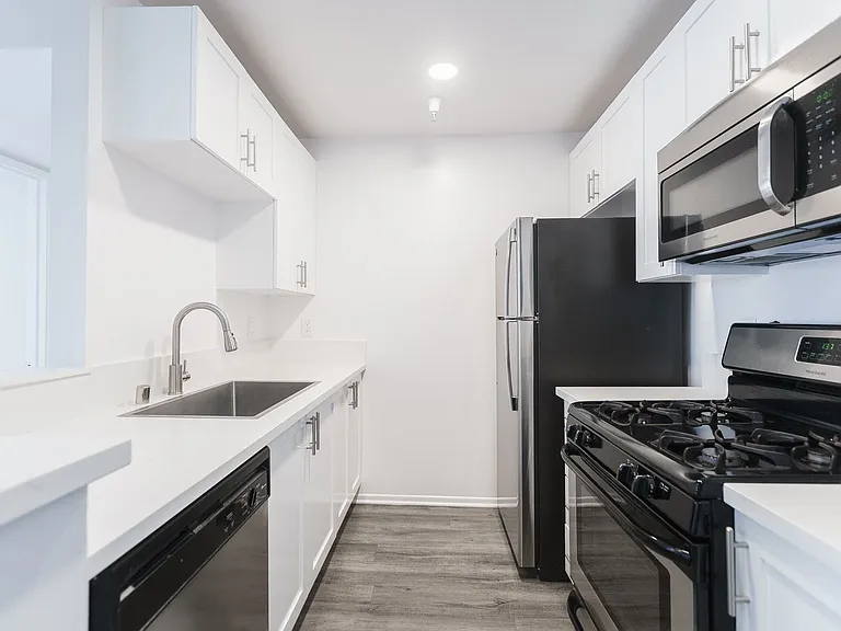 1223 Federal Ave — Photo 55
