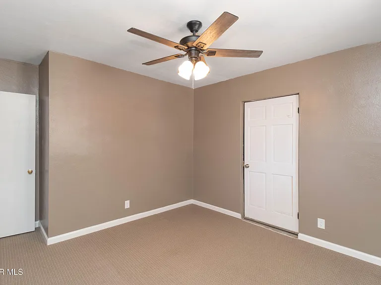 321 Walsh Ln — Photo 27