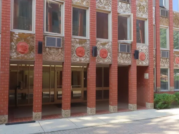 1041 Susan Collins Ln APT 203, Oak Park, IL 60302