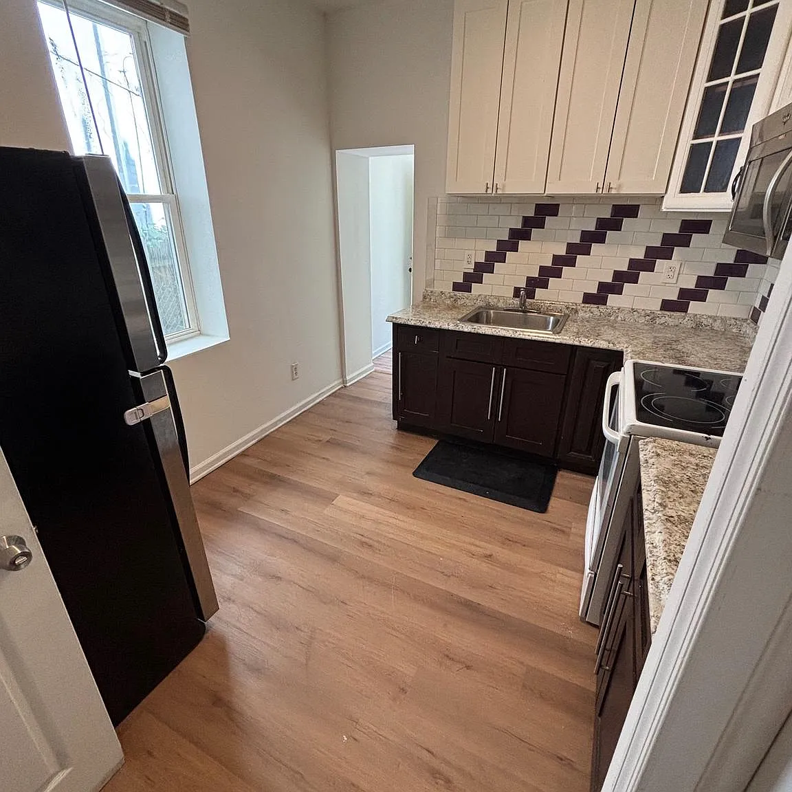 1 bed, 1590 sqft, $1,350 — Photo 3