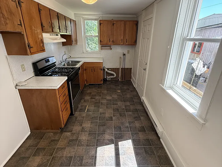 638 E Walnut St — Photo 6