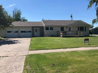 421 5th St W, Lakota, ND 58344