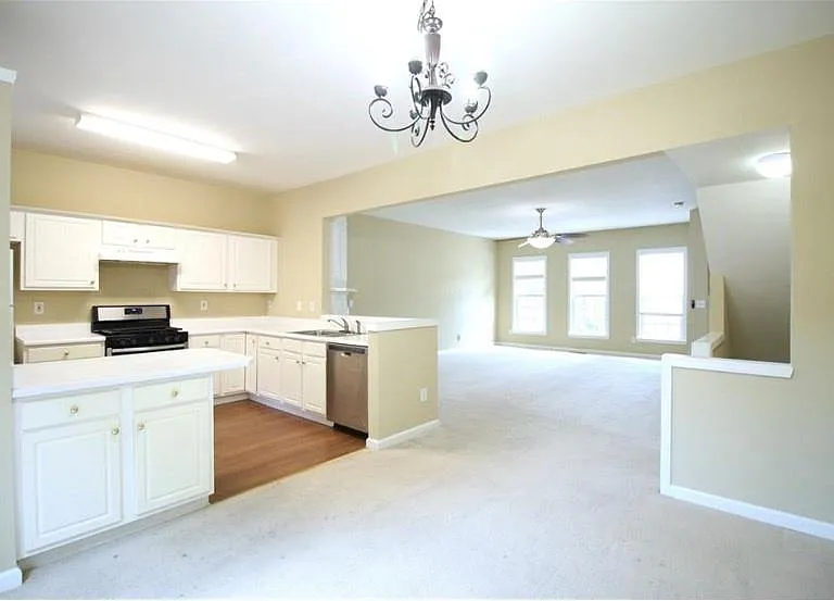 3915 Howell Park Rd — Photo 7