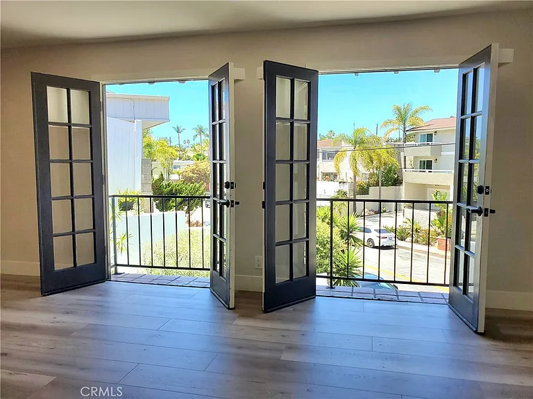 219 W Escalones — Photo 11