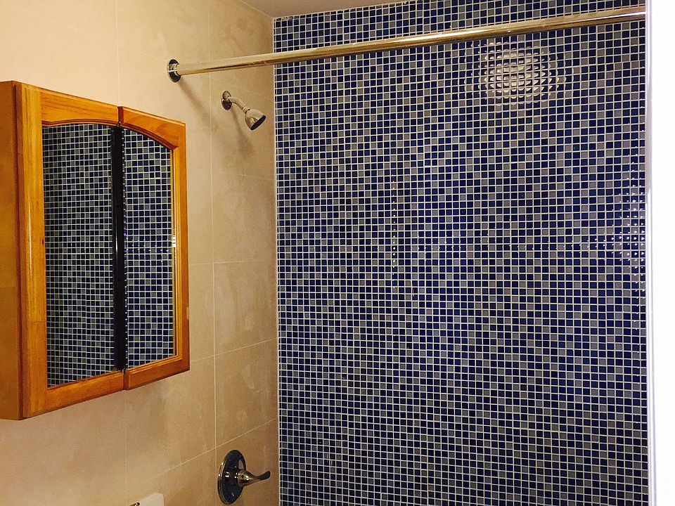 2nd image of 984 52nd St APT 4R