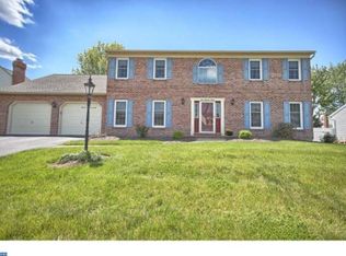 112 Park Place Dr, Sinking Spring, PA 19608