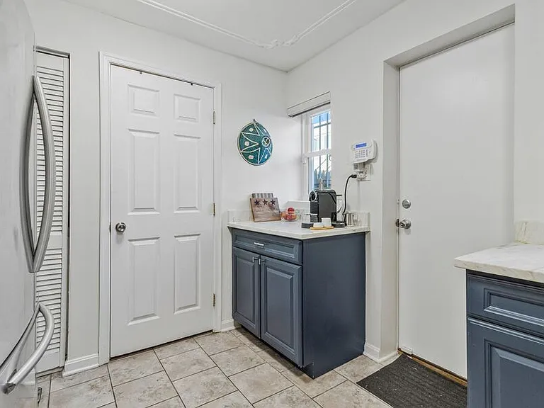 2030 E St NE — Photo 13
