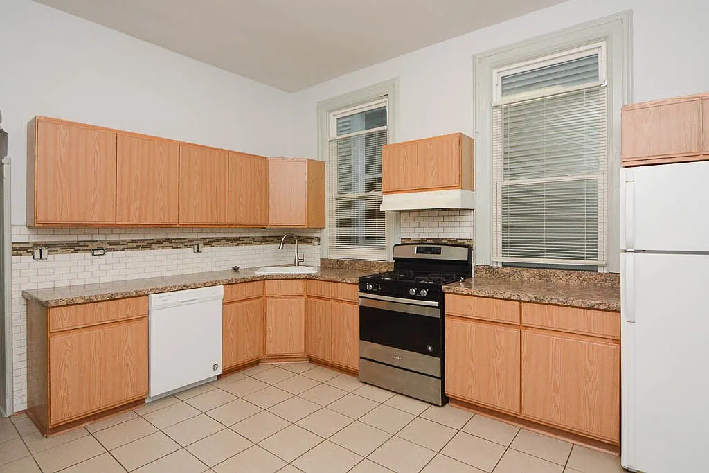 3 bed, 1500 sqft, $3,000 — Photo 3