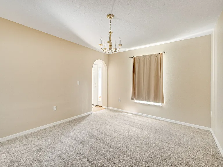 2081 Brookshire Cir — Photo 8