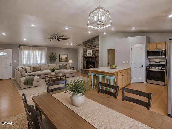3rd image of 2303 E Rosemarie Ct