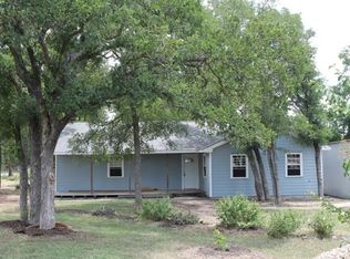 202 Lakeview Dr, Del Valle, TX 78617