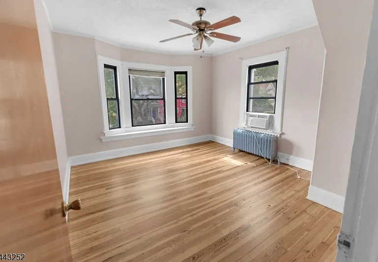558 Argyle Ave #2 — Photo 5