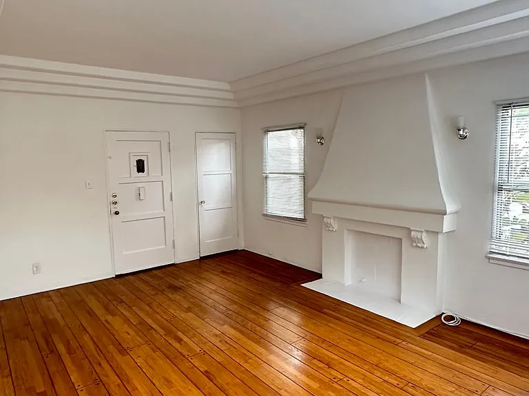6001 Whitworth Dr #8 — Photo 5