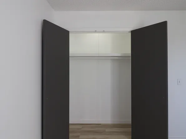 1221 S Park Ave, Aurora, MO