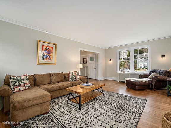 5th image of 802 Clinton Pl