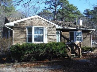 10 Allomara Rd, Hampton Bays, NY 11946