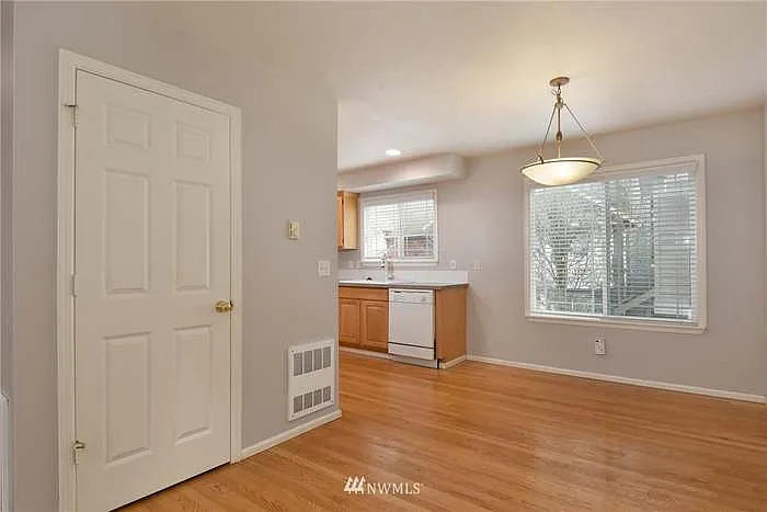 9402 Linden Ave N #B — Photo 7