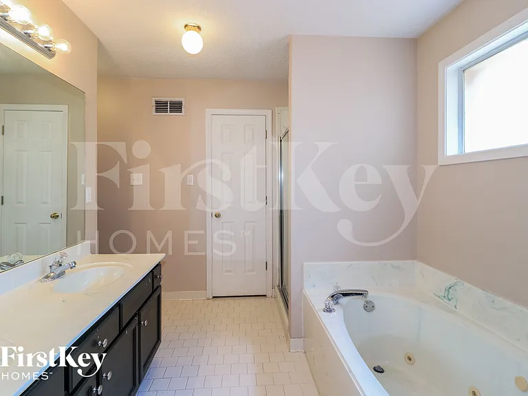 1049 Nolan Ln — Photo 11