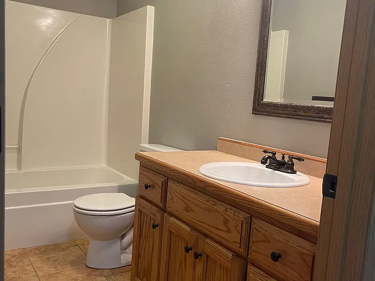 705-707 E Watermill Cir — Photo 12