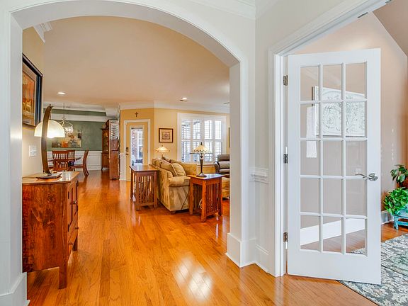 3rd image of 537 Buckview Ln