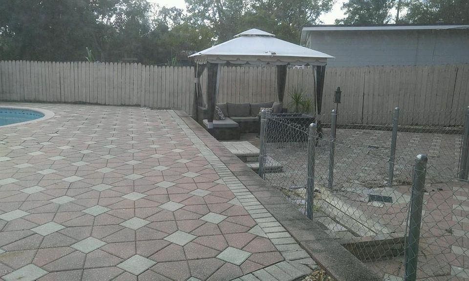 1st image of 2404 Emily Dr