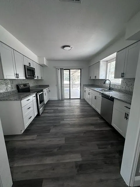 9110 Live Oak Ln