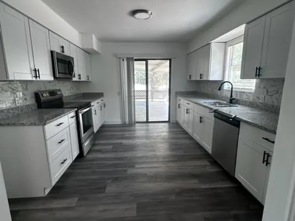9110 Live Oak Ln, Fort Worth, TX 76179
