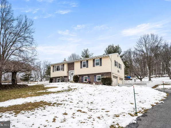 1548 County Line Rd, Gilbertsville, PA 19525