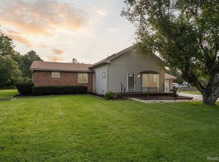 1661 S Tipsico Lake Rd, Milford, MI 48380