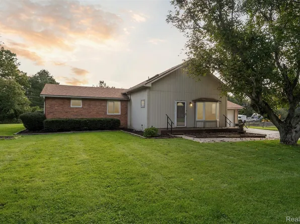 1661 S Tipsico Lake Rd, Milford, MI 48380