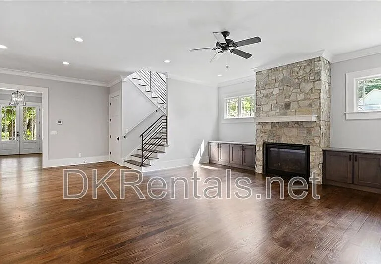 2272 Abby Ln NE — Photo 7
