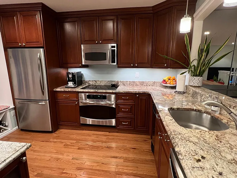 First floor: kitchen