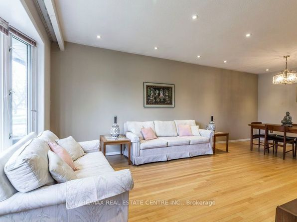 368 Lara Woods, Mississauga, ON L5A 3A9