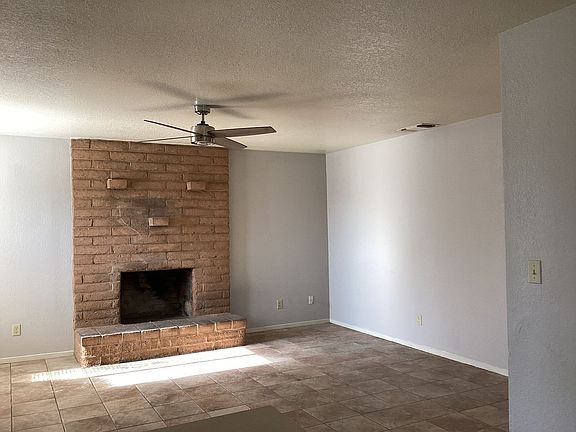 5th image of 3325 E Pine Ave