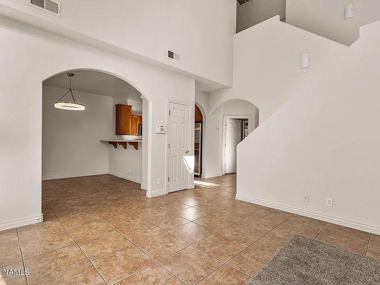 1326 E Trevor Way — Photo 5