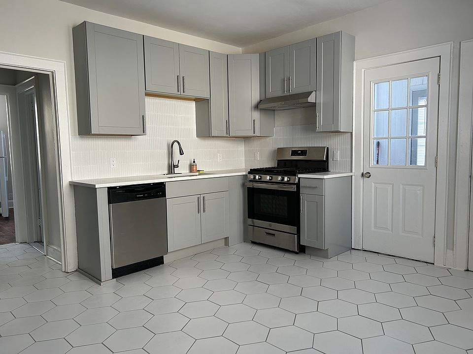 Eat-in-Kitchen